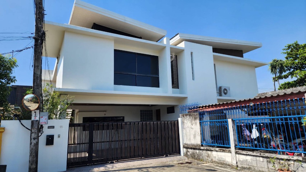 For SaleHouseKasetsart, Ratchayothin : 👉 A well-built beautiful house for Sale, Amornphan 9 Village nearest BTS Senanikom Station and easy connection to Kaset Nawamin Road, Chokchai Si Road, Lat Phrao-Wang Hin Road