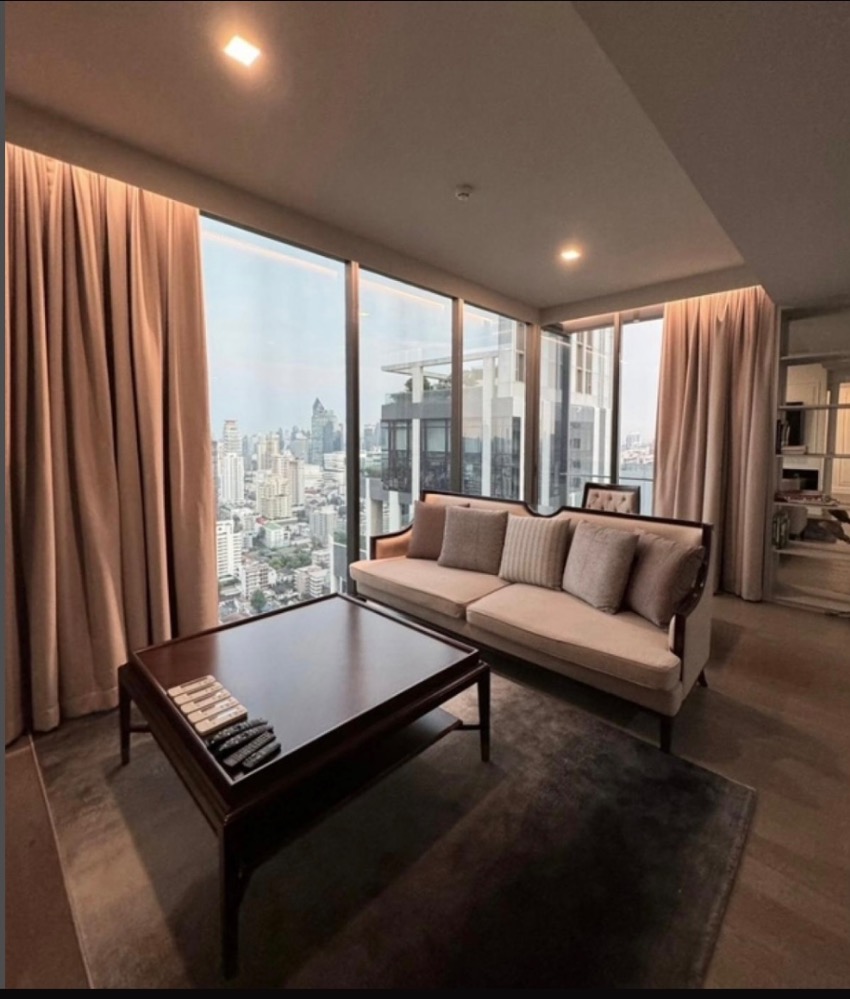 For RentCondoSukhumvit, Asoke, Thonglor : For rent: Celes Asoke, large room, luxurious, beautiful, ready to move in, in the heart of the city, near MRT Sukhumvit. If interested, contact Line @841qqlnr