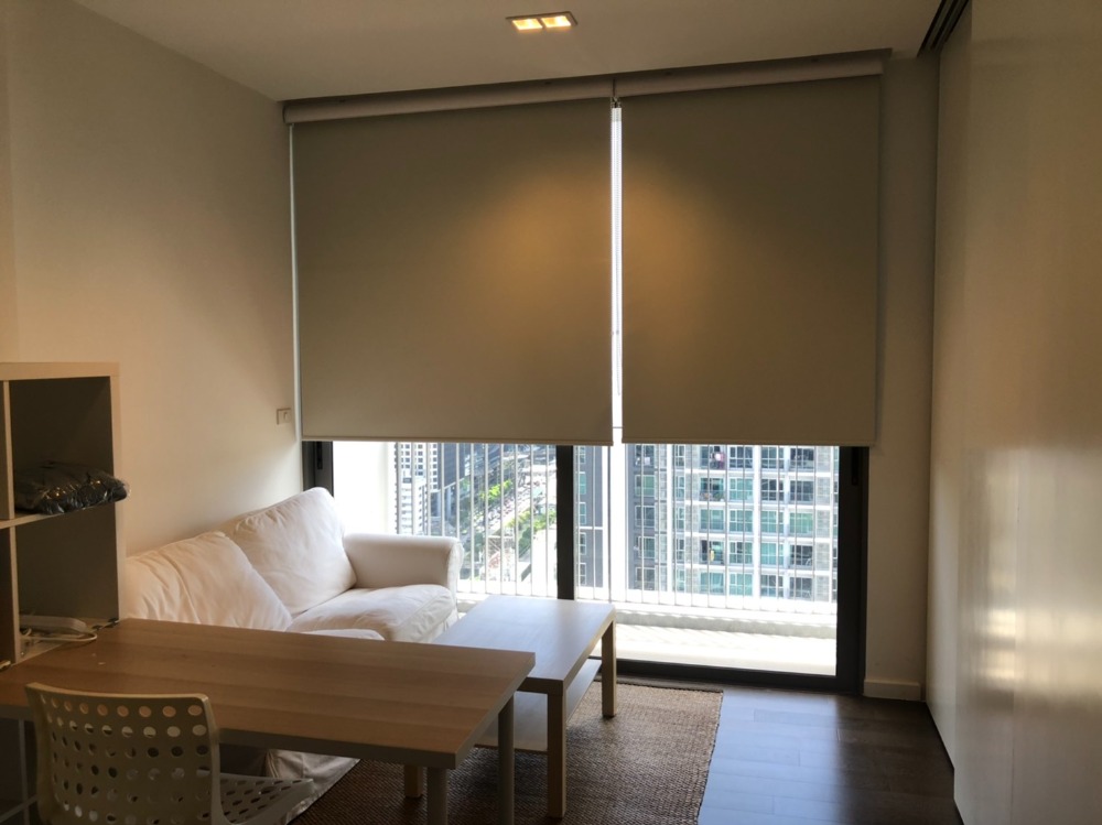 ขายคอนโดสาทร นราธิวาส : Hot Deal - Spacious High-floor One-Bedroom Condo in Sathorn Narathivas District