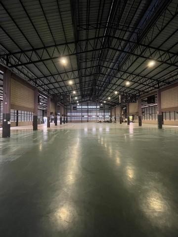 For RentWarehouseSriracha Laem Chabang Ban Bueng : Code C.6135 Warehouse for rent, Free zone, 3 kilometers from Laem Chabang Port, Chonburi.