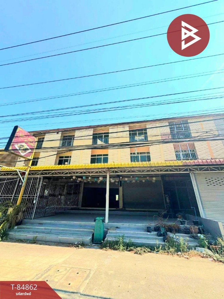 For SaleShophouseAng Thong : Commercial building for sale, next to the road, area 27 square wah, Saladaeng, Ang Thong.