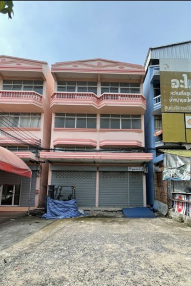 For SaleShop HouseLadkrabang, Suwannaphum Airport : Commercial building for sale, 2 units, Lat Krabang, next to Chao Khun Thahan Road. Near Chalong Krung intersection