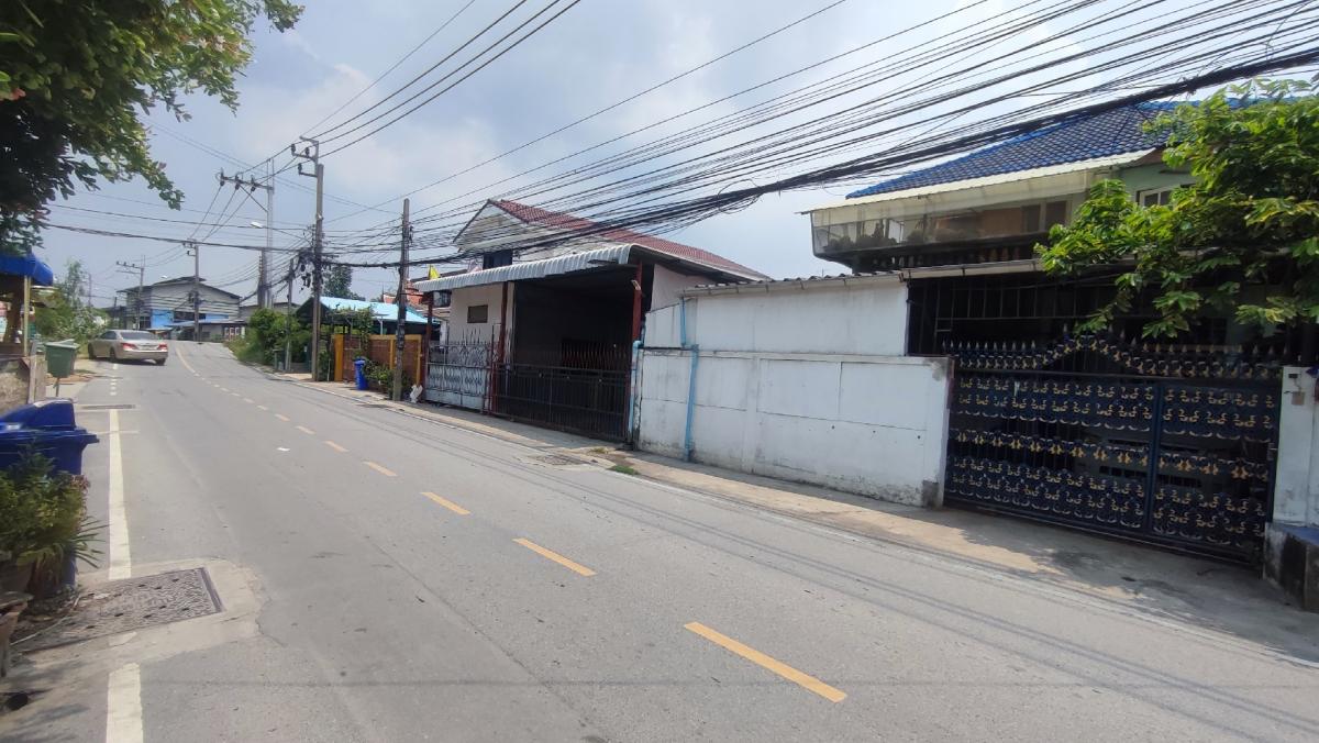 For RentHouseSamut Prakan,Samrong : For rent Thep Niwet Village (Theparak-Phraeksa) good location, on the road, suitable for opening a shop, residence, laundry shop, warehouse, office, shop (can be extended or renovated according to usage)