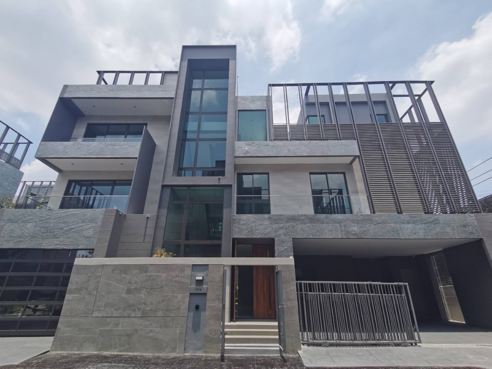 For SaleHouseYothinpattana,CDC : ★ plot V2 ★ Single house 3 Storey + Rooftop + Super car parking | 4 Beds, 100.70 sq.w. 842.00 sq.m. |  Near The Crystal Ekkamai-Ramintra 6 mins., Boonthavorn Kaset-Nawamin 7 mins., Satri Witthaya School 2 8 mins.