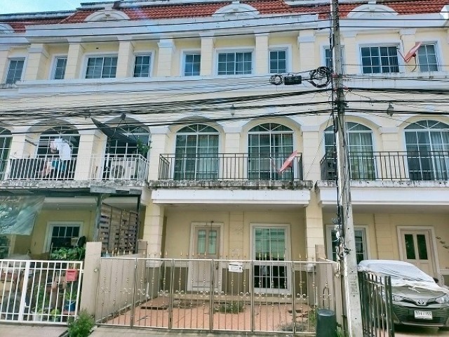 For SaleTownhouseOnnut, Udomsuk : 3-story townhome for sale, Warodom Place, Srinakarin-On Nut. Opposite Seacon Square Srinakarin