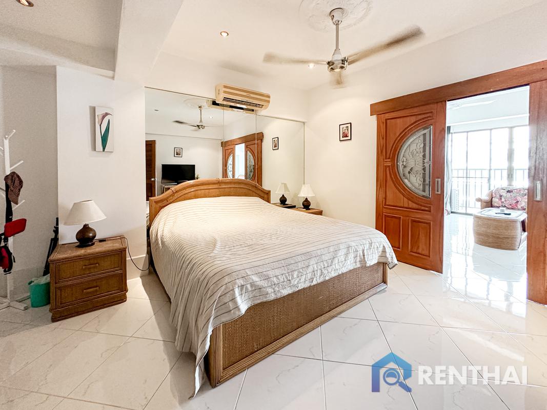 For SaleCondoPattaya, Bangsaen, Chonburi : Don’t miss this large 1bedroom 80 sqm. Located near the popular beach Pattaya