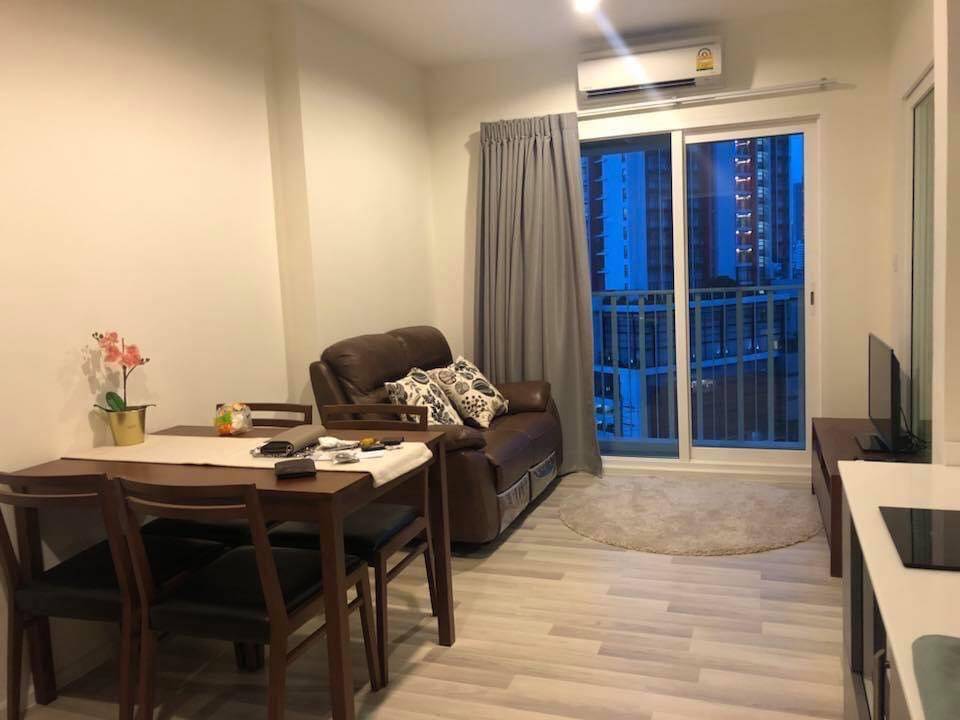 For RentCondoSathorn, Narathiwat : Room for rent on the 11th floor, The Key Sathorn-Charoenrat. View of the Chao Phraya River, the sun is not hot.