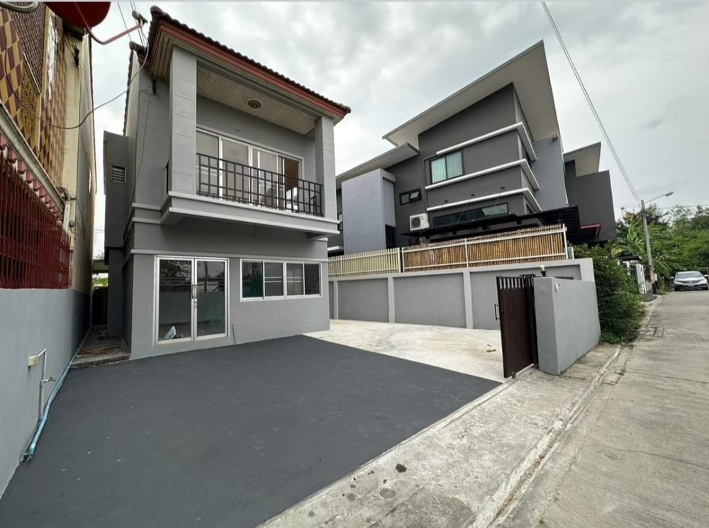 For SaleHouseBang kae, Phetkasem : New detached house for sale, never lived in, 2 floors, very wide parking, Phetkasem 68, Intersection 37, Soi Nak Son, only 3.4 million baht.