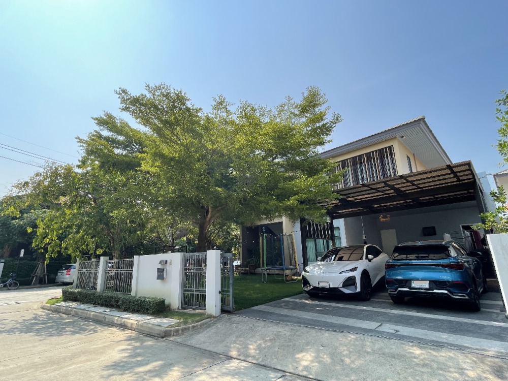 For SaleHousePathum Thani,Rangsit, Thammasat : Single house for sale, Burasiri Rangsit, 90 sq m, corner house, 4 bedrooms, built-in real teak wood. Near Udon Ratthaya Expressway and Future Park Rangsit.