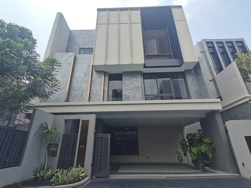 For SaleHousePattanakan, Srinakarin : ♦ Plot Villa ll ♦ Single house 3 storey, Style modern Luxury | 4 Beds, 3 Parking | 78.30 sq.w. 417.00 sq.m. | Near Lotus Pattanakarn 7 mins., Triam Udom Suksa Pattanakarn School 10 mins., Thanya Park 12 mins.