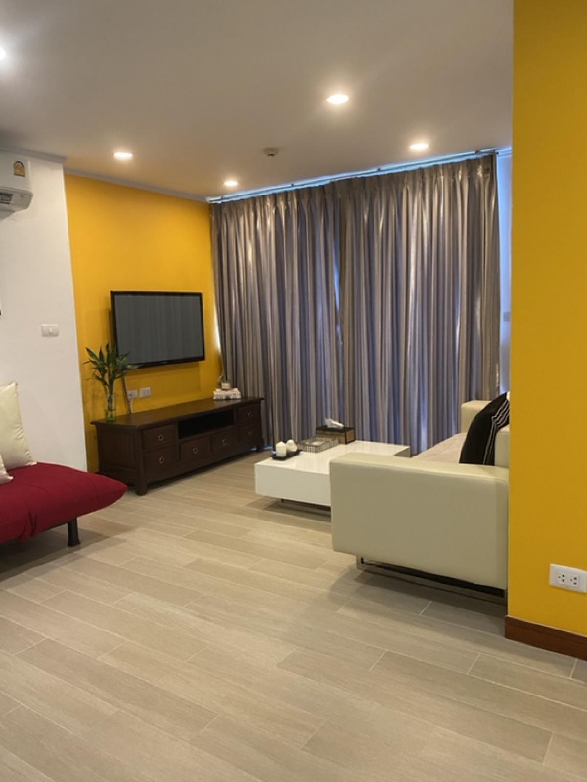 For RentCondoPattanakan, Srinakarin : 📍New 22,000.- Ready to move in at the end of January 68, size approximately 68 square meters, 2 bedrooms, 2 bathrooms, very beautiful room, luxurious, comfortable, complete amenities, including a washing machine. Aunt Maem 0992982923 LineID: 0644740951 An