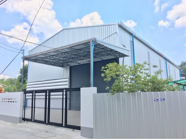 For RentWarehouseRatchadapisek, Huaikwang, Suttisan : Code C6158 Warehouse for rent with a fence around the perimeter, area 400 square meters, Ratchadaphisek Road, Suthisan, Huai Khwang area.