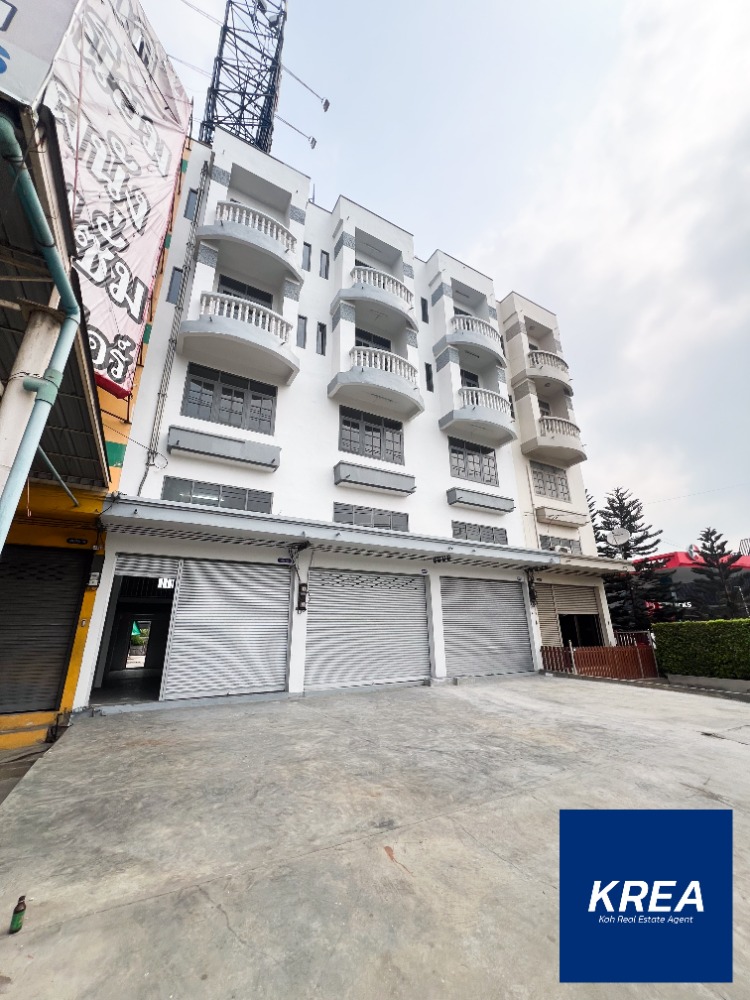 For SaleShophousePathum Thani,Rangsit, Thammasat : Commercial building for sale, 4.5 floors + rooftop, next to Caltex pump, Rangsit, Khlong Sam.