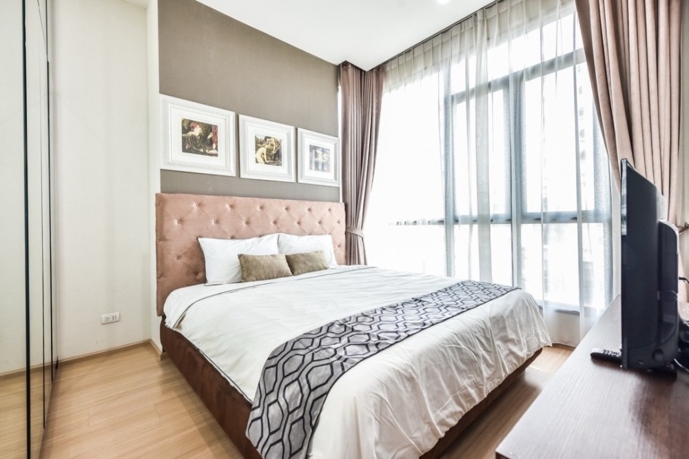 For RentCondoRama9, Petchburi, RCA : The room is beautifully decorated, like a model room, in pristine condition. The Capital Ekamai - Thonglor 3 Beds 3 Baths 180 Sq.m 95,000 Baht (Can negotiate)