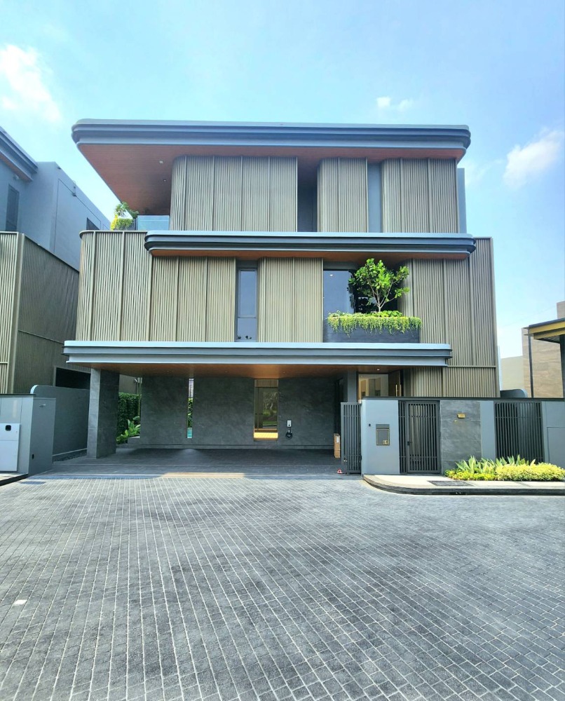 For RentHouseRama9, Petchburi, RCA : 🔥For Rent🔥 BuGaan Rama9 - Mengjai (BuGaan Rama 9-Mengjai) Private Luxury Pool Villa, 3-story detached house, Modern Luxury style with private elevator. Central location with easy connection to various CBDs.