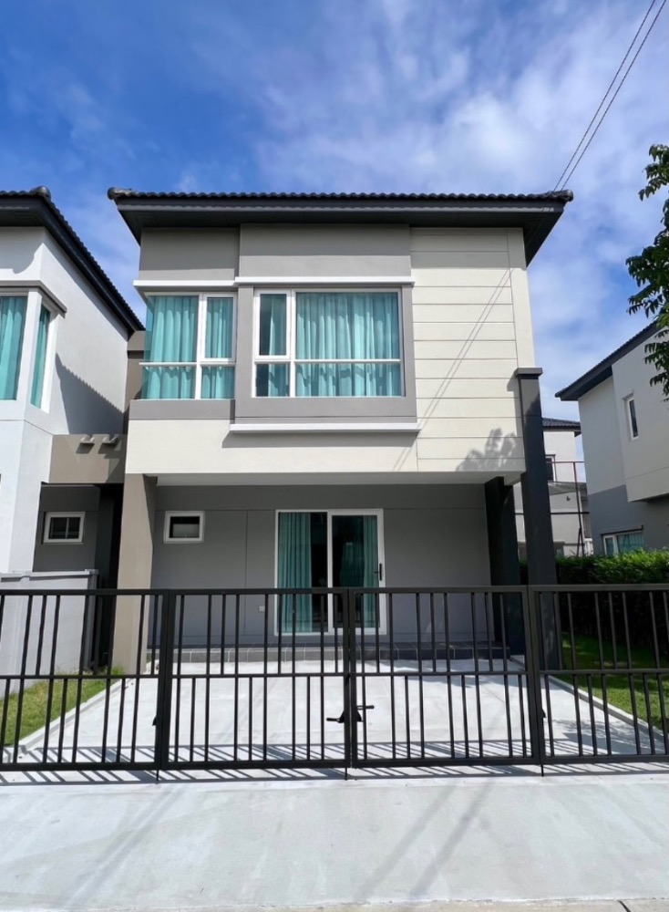 For SaleHouseSamut Prakan,Samrong : 2-story semi-detached house for sale, Grand Pleno Village, Bangna - On Nut, beautiful, ready to move in, near Suvarnabhumi Airport. Interested? Line @841qqlnr