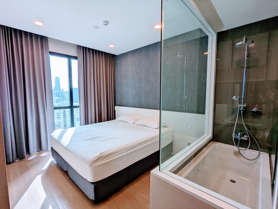 For RentCondoSiam Paragon ,Chulalongkorn,Samyan : Ashton Chula - Silom【𝐑𝐄𝐍𝐓】🔥Clean white 2 bedroom condo Modern style, spacious and comfortable, fully furnished, panoramic central area. Near Sam Yan MRT, ready to move in 🔥 Contact Line ID: @hacondo