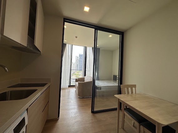 For RentCondoSukhumvit, Asoke, Thonglor : Condo for rent, Noble Around 33, new condo, corner room, fully furnished, ready to move in, near BTS Phrom Phong and many places to eat!!