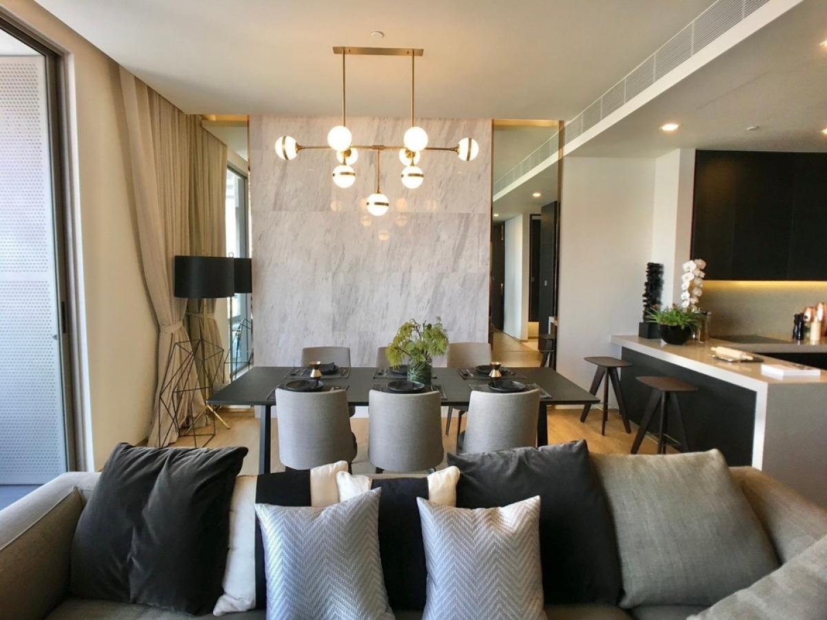 For RentCondoSilom, Saladaeng, Bangrak : The Luxury Condo for rent. 𝐒𝐚𝐥𝐚𝐝𝐚𝐞𝐧𝐠 𝐎𝐧𝐞. 2 Bedrooms. size 110 sq.m. large balcony and nice view. Available Now!