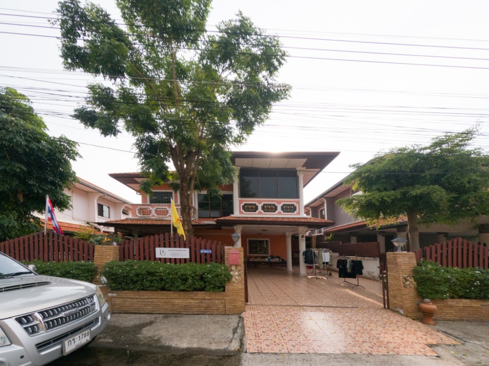 For SaleHousePattaya, Bangsaen, Chonburi : Luxurious House in Eak Mongkol 4 Village -- 5 Bedrooms, 84 Sq. Wah, in the Heart of Khao Talo, Pattaya