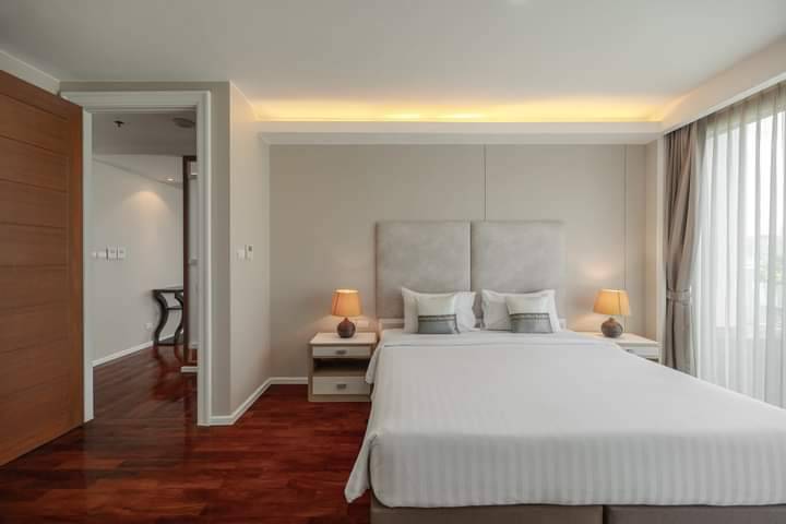 For RentCondoSukhumvit, Asoke, Thonglor : GMSV101 for rent GM Condo Serviced Apartment Sukhumvit 20 20th floor, city view 182 sqm. 3 bedrooms, 2 baths, 140,000 baht. 064-959-8900