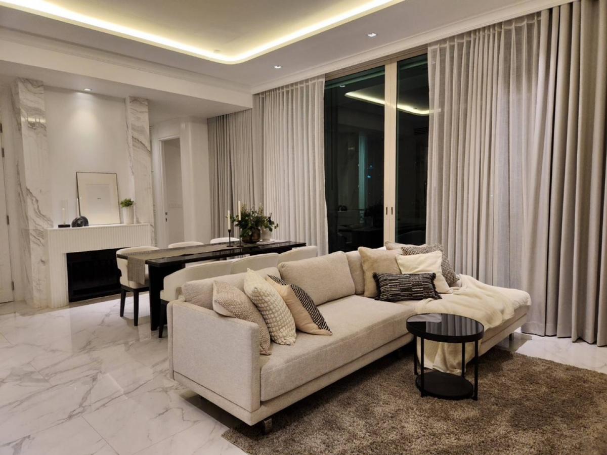 ขายคอนโดสุขุมวิท อโศก ทองหล่อ : 📢👇 Newly renovated Luxury place to live at Royce Private Residences Sukhumvit 31, partly furnished, unblocked view, located in Em district area