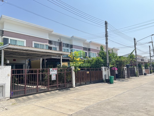 For SaleTownhouseMahachai Samut Sakhon : Supalai Bella Village, Wongwaen Rama 2, Soi Phanthai Norasing, urgent sale, 2-story townhouse, area 27.80 sq m, ready to move in, cheap price.