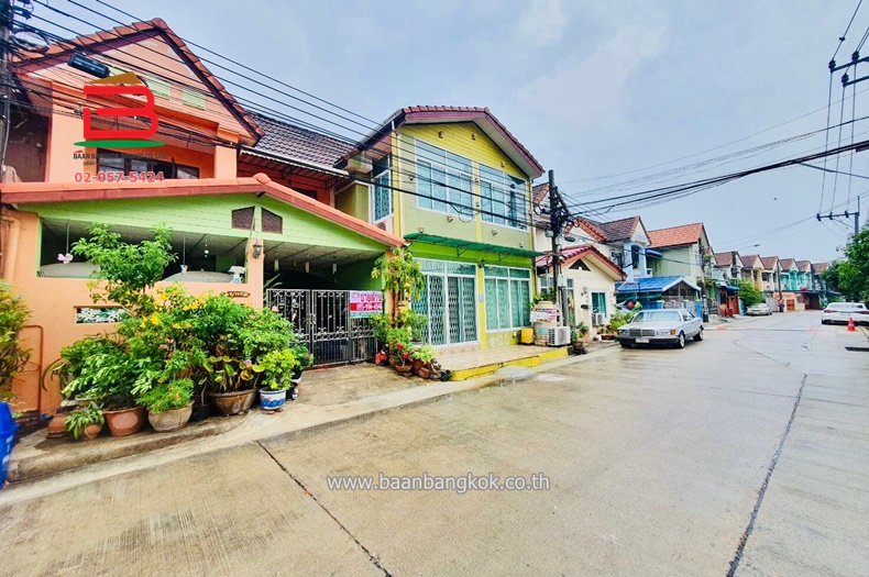 For SaleTownhouseNonthaburi, Bang Yai, Bangbuathong : Townhouse, Laphawan Village 8, area 24 sq m., Rattanathibet Road, Lahan Subdistrict, Bang Bua Thong District. Nonthaburi Province