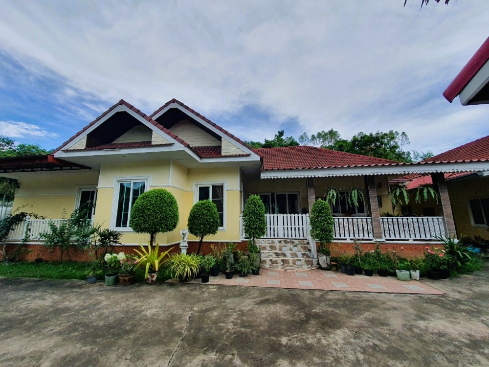 For SaleHouseRayong : Single house for sale, land 400 sq m., 3 bedrooms, 4 bathrooms, usable area over 300 sq m.