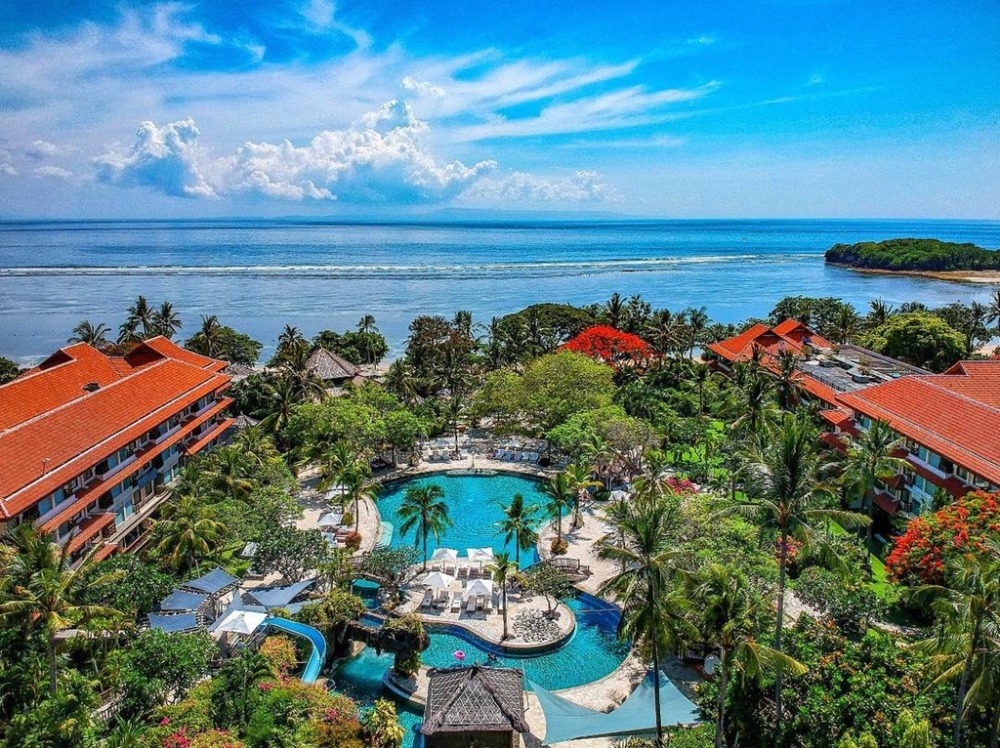 For SaleBusinesses for salePhuket : 4-star hotel for sale, 256 rooms, near Surin Beach, Phuket, Thailand, only 150 meters.