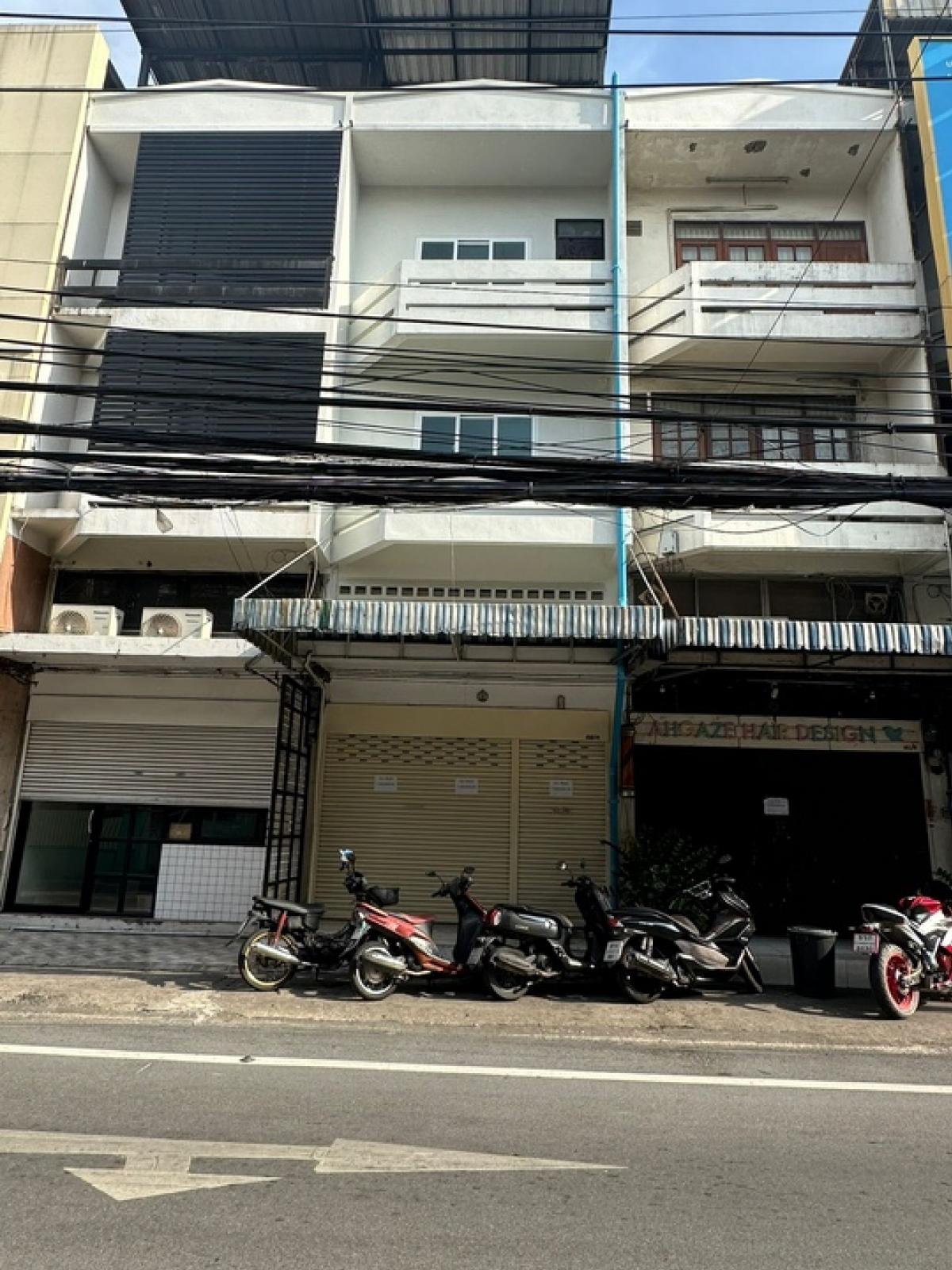 For RentShophouseRatchadapisek, Huaikwang, Suttisan : Rent contract for 3 years, monthly rent 50,000, deposit 3 months.