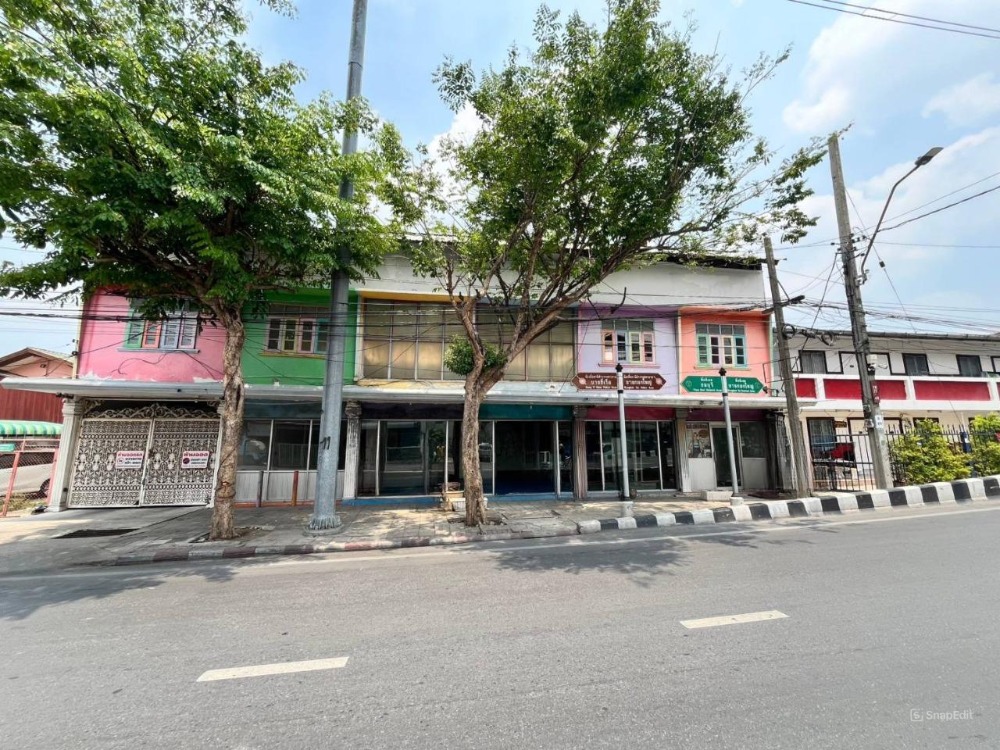 For RentShophouseWongwianyai, Charoennakor : Special opportunity! Commercial building for rent, 5 units, good location, near MRT Itsaraphap