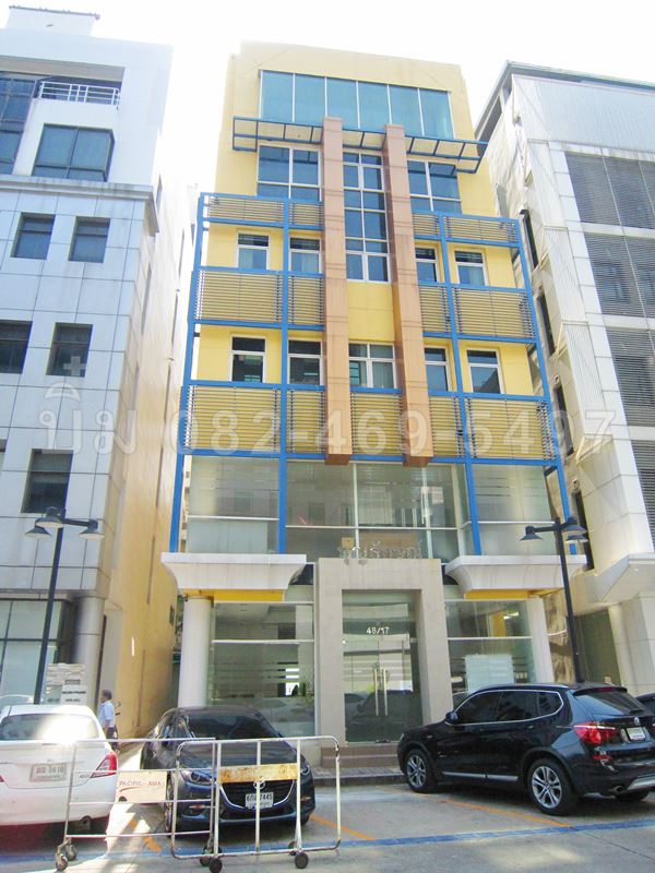 For RentOfficeRatchadapisek, Huaikwang, Suttisan : Office space for rent, size 132 sq m, 3rd floor, Preecha Complex, Sutthisan.