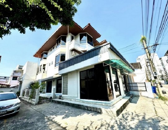 For RentHome OfficeYothinpattana,CDC : Call 081-632-0632 Home office for rent / Home Office 3 floors, Soi Town in Town, Si Wara Road, 9 air conditioners / parking for 4 cars / suitable as an office, can register a company