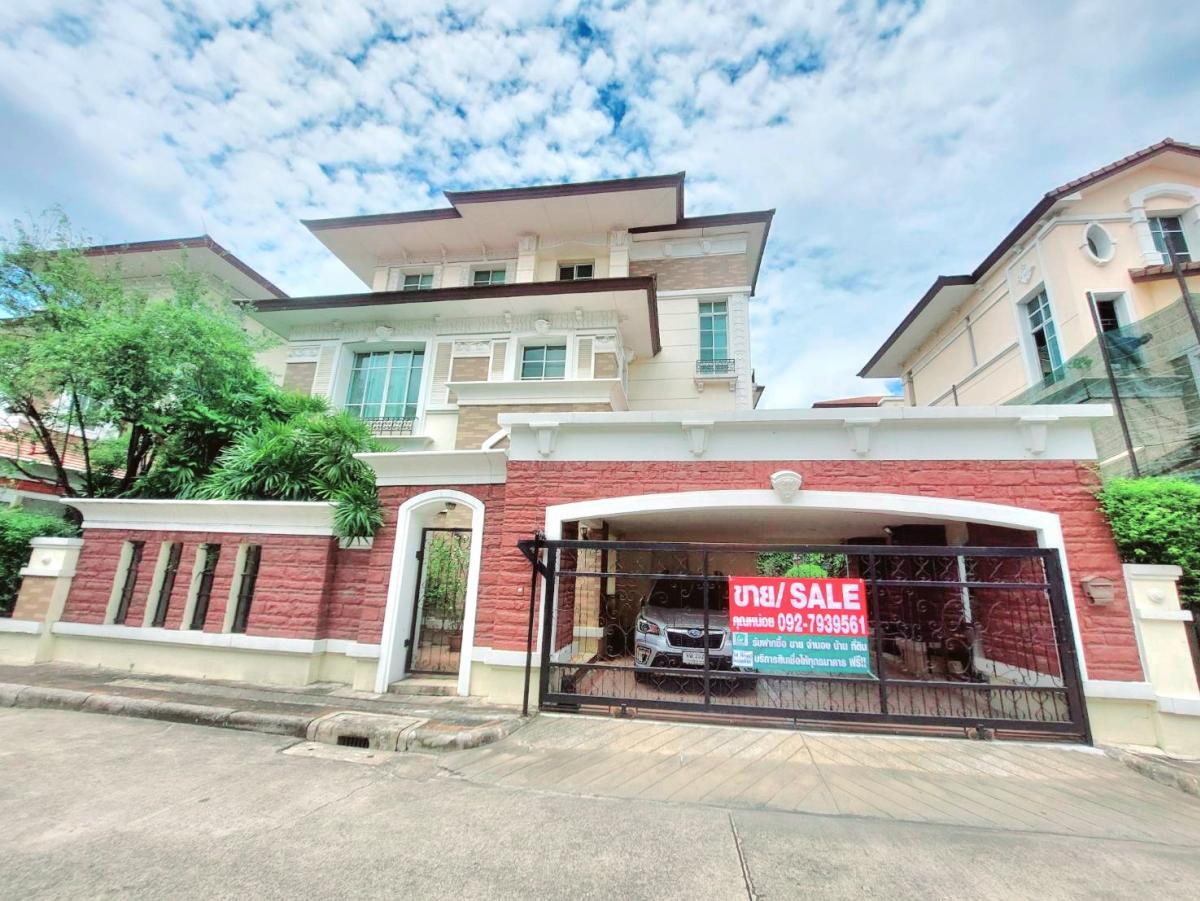 For SaleHouseSapankwai,Jatujak : Luxury house for sale, ready to move in, 3-story detached house in the heart of Ratchada “Baan Klang Krung The Nice Ratchavipha“ 4 bedrooms, 5 bathrooms, 4 parking spaces, shady, pleasant, 25.9 million baht.