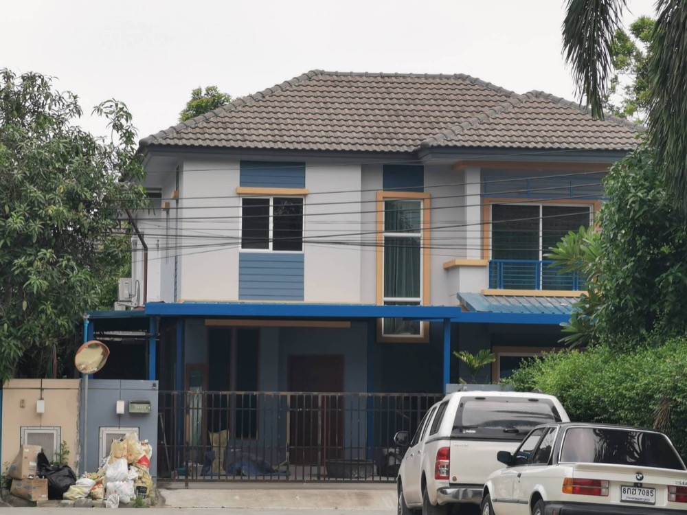 For SaleHouseLadkrabang, Suwannaphum Airport : For sale cheap, 2-storey detached house, strong, beautiful, warm, next to the village park, size 50.8 sq m., Pruksa Village 27. Soi Chalong Krung 53, Chalong Krung Road