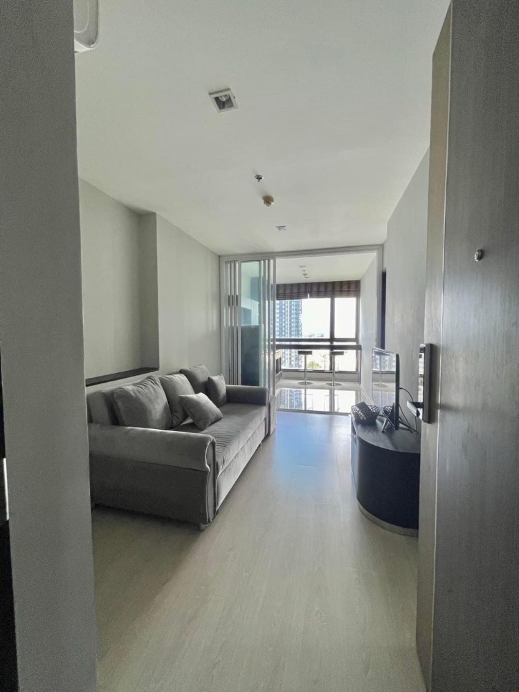 For RentCondoOnnut, Udomsuk : ★ Rhythm 44/1 ★ Size 45 sq m., 16th floor (1 bedroom, 1 bathroom), ★ Next to BTS Phra Khanong ★ Close to the expressway ★ Very convenient travel ★ Many places to shop and eat. ★Complete electrical appliances★