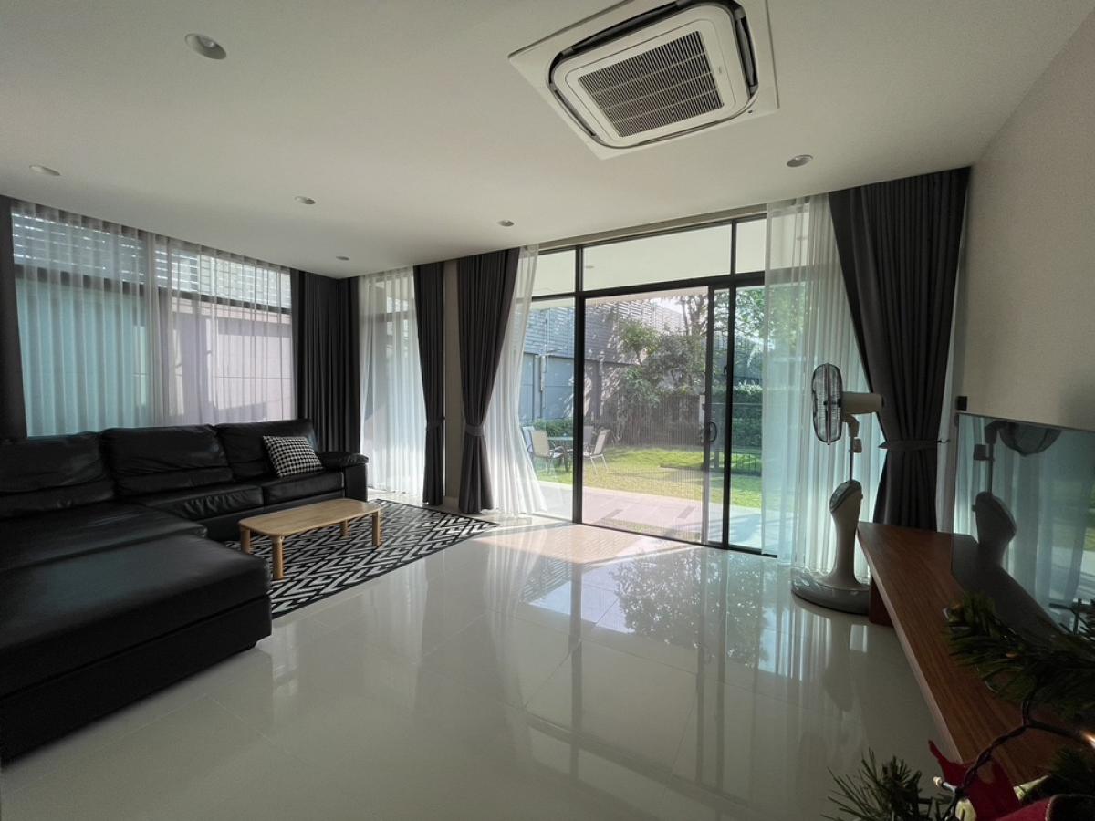 For RentHousePattanakan, Srinakarin : 📢👇For rent at  Setthasiri Krungthep Kreetha, pet not allowed, house with small green garden, near Brighton and Wellington International School