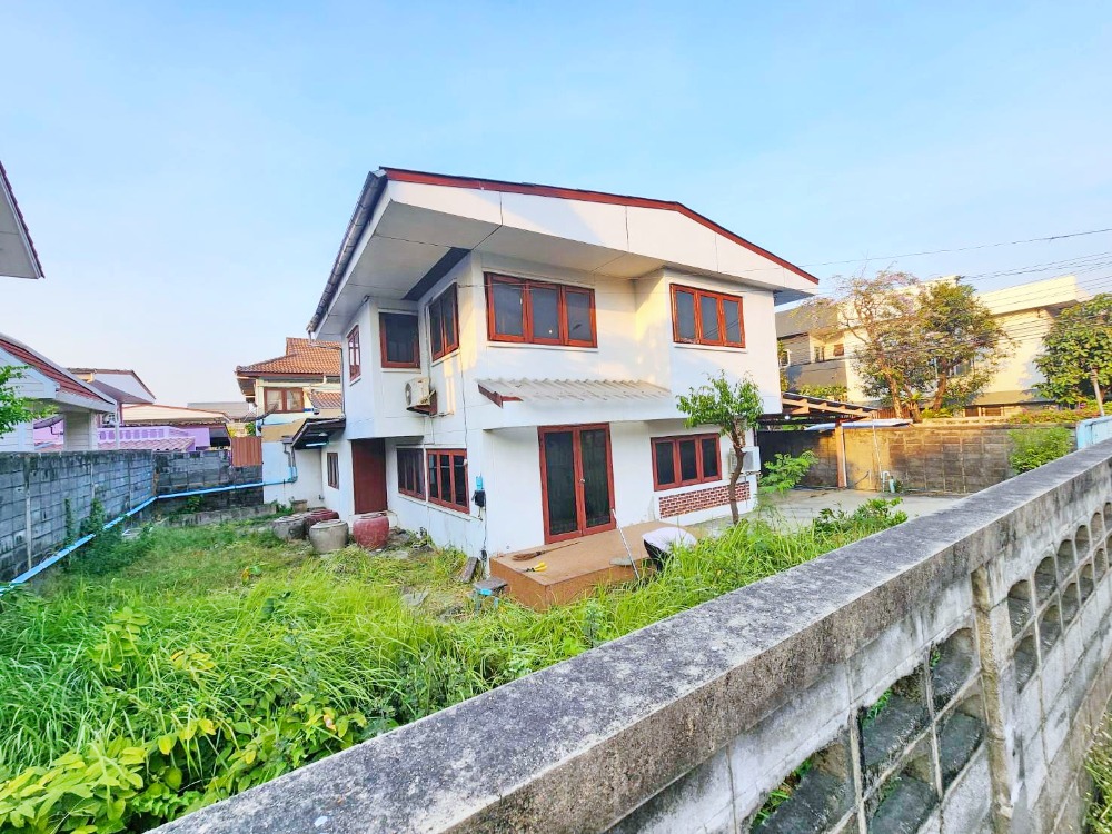 For RentTownhomeBang Sue, Wong Sawang, Tao Pun : Ngamwongwan 2-story townhouse for rent Bon Marche Prachachuen good location.80sq.wa. 250sq.m.