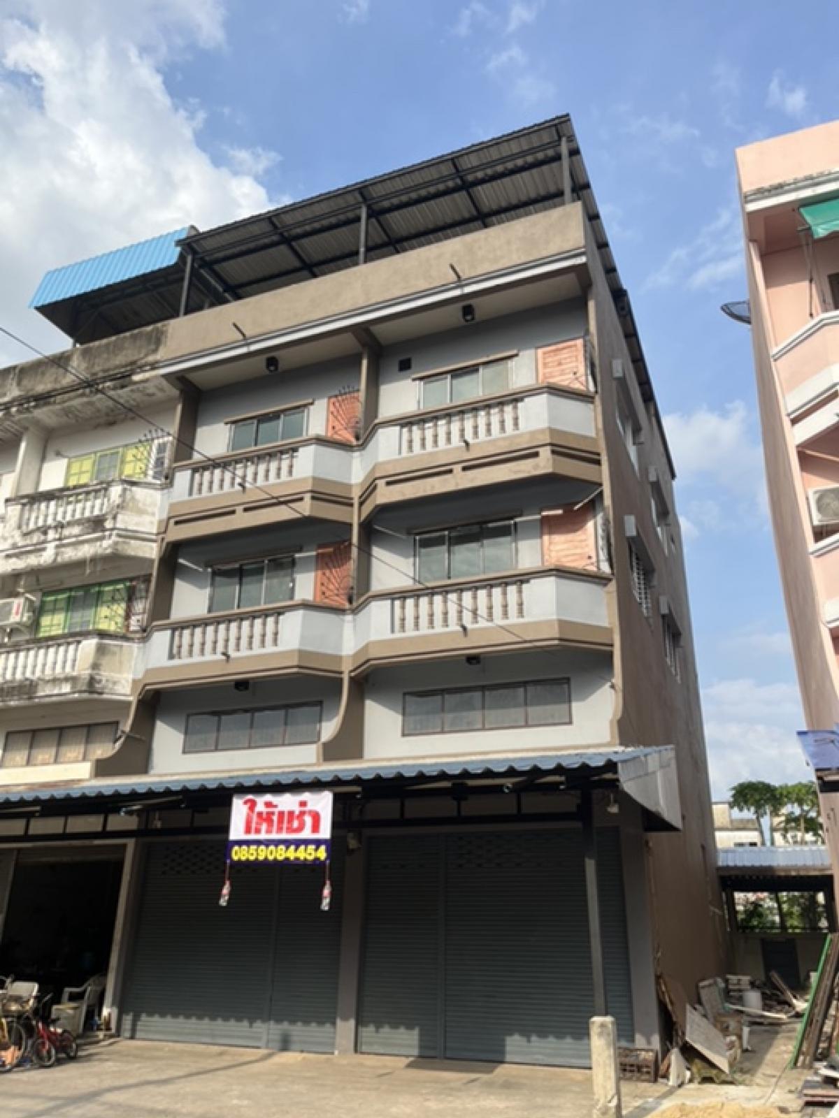 For RentShophouseMin Buri, Romklao : Shophouse for rent, 2 units, floor 40 sq m, 3.5 floors, has sky, 18,000/month.