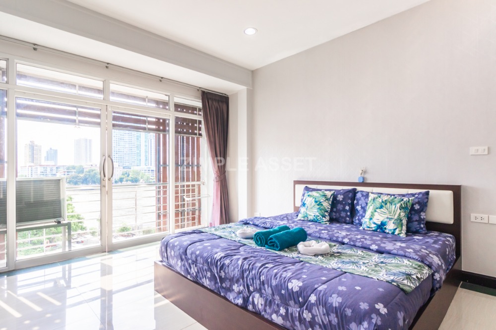 For RentCondoSathorn, Narathiwat : Apartment with a view of the Chao Phraya River, Charoen Krung 58. Furnished rooms. near Asiatique and Icon Siam. Available for short term and long term to rent! Not far from BTS Saphan Taksin.