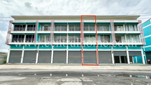 For SaleShophousePathum Thani,Rangsit, Thammasat : Commercial building, 3 and a half floors, near Iyara Market (Thai Market)