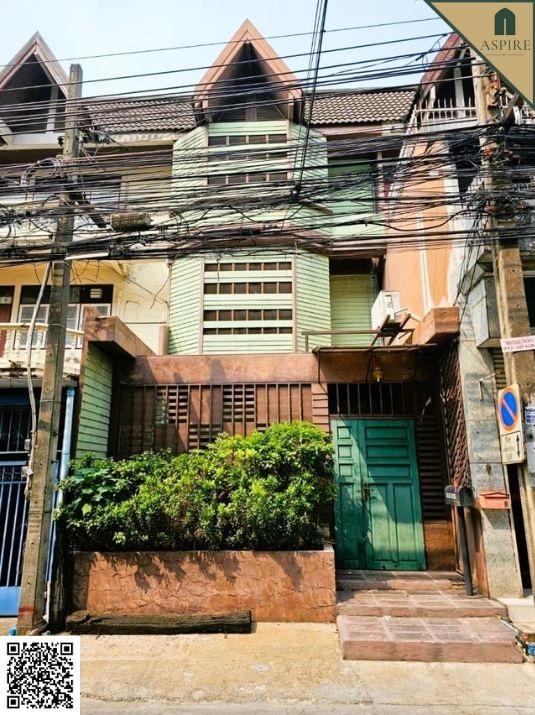 For SaleTownhouseSapankwai,Jatujak : [For Sale] Best Price 6.99 MB, 3-Storey Townhome In Soi Phahonyothin 40, Only 350 m. from BTS Kasetsart University