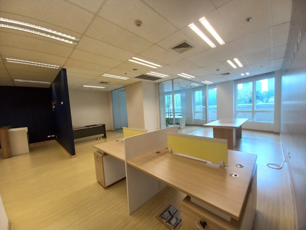 For RentOfficeWitthayu, Chidlom, Langsuan, Ploenchit : Fully Furnished Office, located in the heart of Bangkok on Wireless Road. With 5-star service and complete amenities.