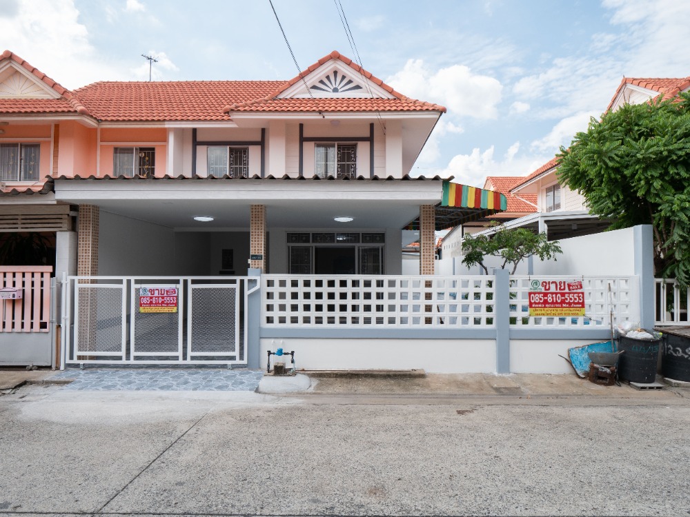 For SaleTownhousePathum Thani,Rangsit, Thammasat : Semi-detached house for sale, Pruksa Dee Village, Khlong Sam, Pruksa D, Khlong 3, Rangsit, Khlong Luang, best price in the project, only 2.65 million baht.