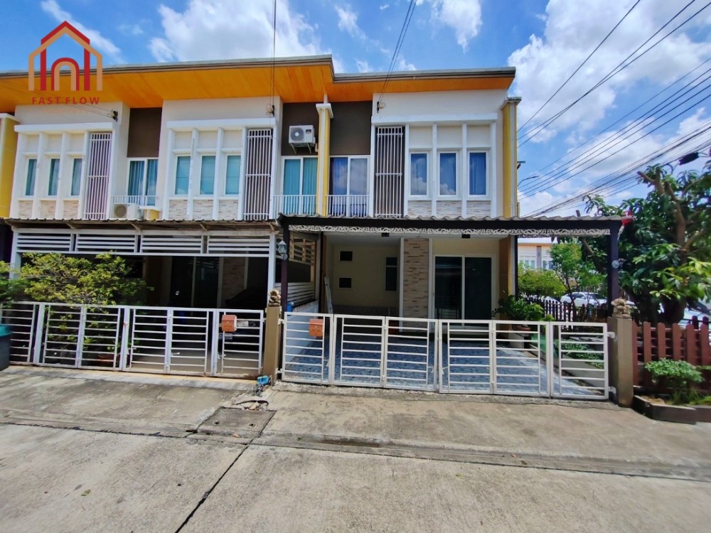 For SaleTownhouseNawamin, Ramindra : Selling cheaper than a 2-story townhome, corner unit, Golden Town Watcharapol - Sukhapiban 5 (Golden Town Watcharapol - Sukhapiban 5), next to Sukhapiban 5 Road, bigger area!! Area 28.9 square meters