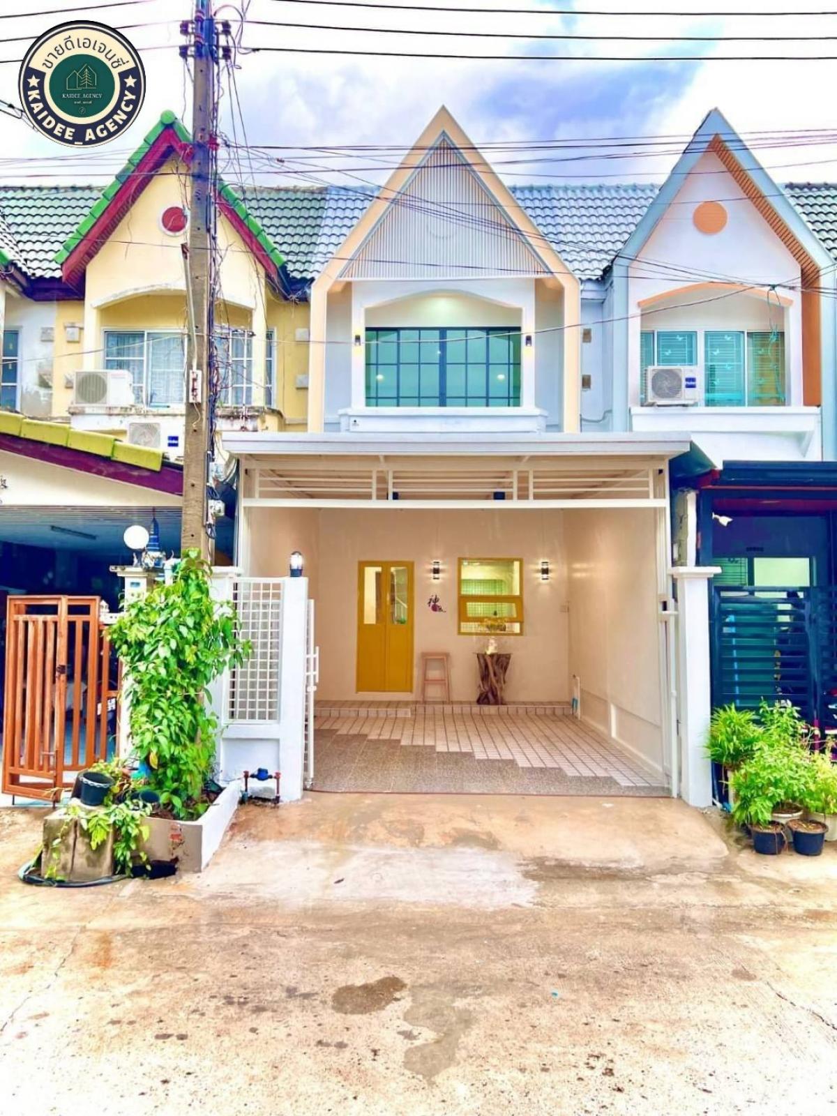 For SaleTownhouseNawamin, Ramindra : 2-story townhouse for sale, Tawanna Village, Soi Chatuchok 12, Sukhapiban 5, Big C Food Place, Sukhapiban 5, Sarasas Witaed Saimai School, Or Ngoen Market, Wongsakorn Market, Thanommit Market, Plearnary Mall. Don Mueang Airport, Chalong Rat Expressway, BT