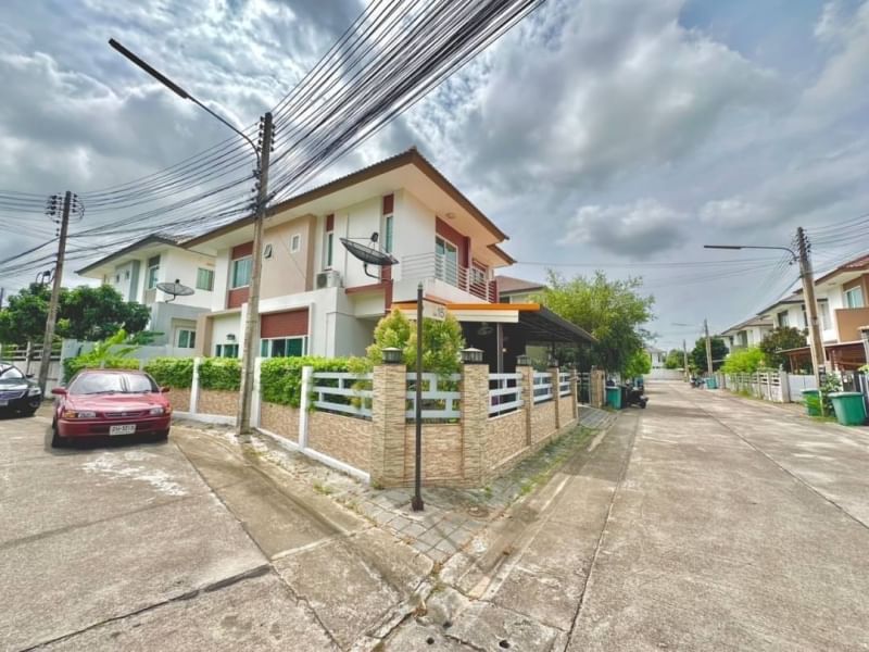 For SaleHousePattaya, Bangsaen, Chonburi : Corner detached house in Bowin area, near: Marywit Robinson School, location near industrial estate.