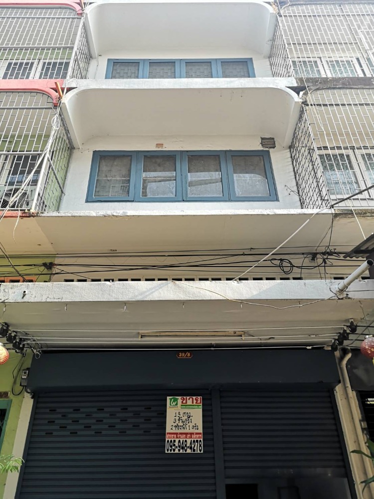 For SaleShop HouseRathburana, Suksawat : Cheap 3 and a half story shophouse for sale, Suksawat, Phra Pradaeng, near the BTS Phra Pradaeng station.