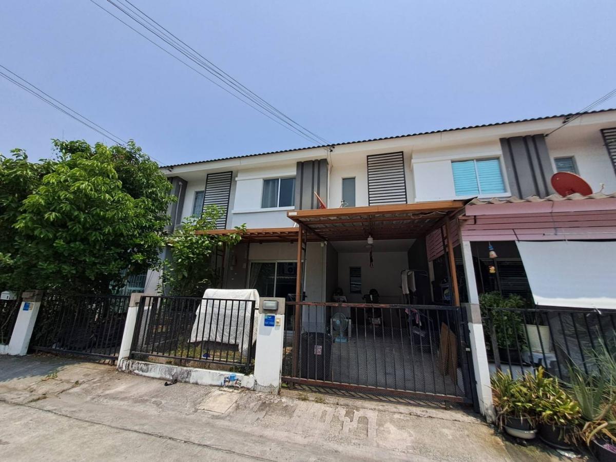 For SaleTownhouseSamut Prakan,Samrong : Townhouse for sale, Pruksa 85, Nam Daeng-Theparak, Bang Phli, Samut Prakan, special discount price.